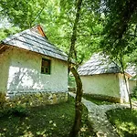 منتزه العطل Camp Divlja Rijeka Hum
