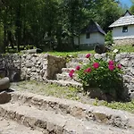 Camp Divlja Rijeka منتزه العطل Hum