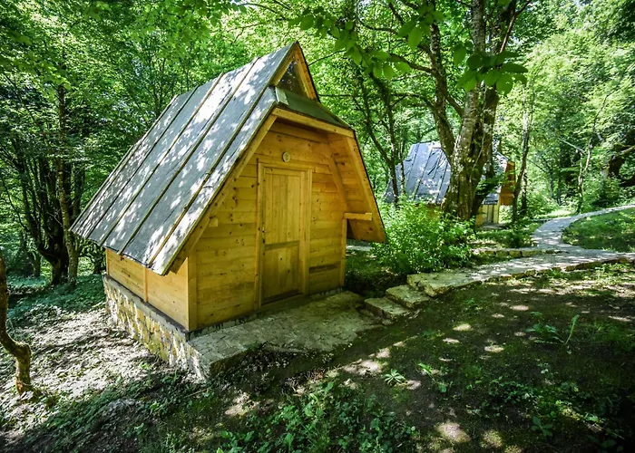 Üdülőpark Camp Divlja Rijeka Hum