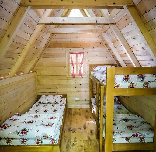 Camp Divlja Rijeka Üdülőpark Hum