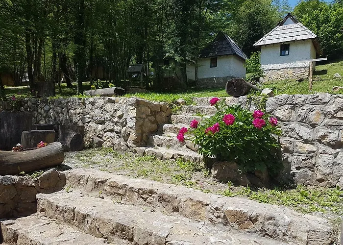 Camp Divlja Rijeka Üdülőpark Hum